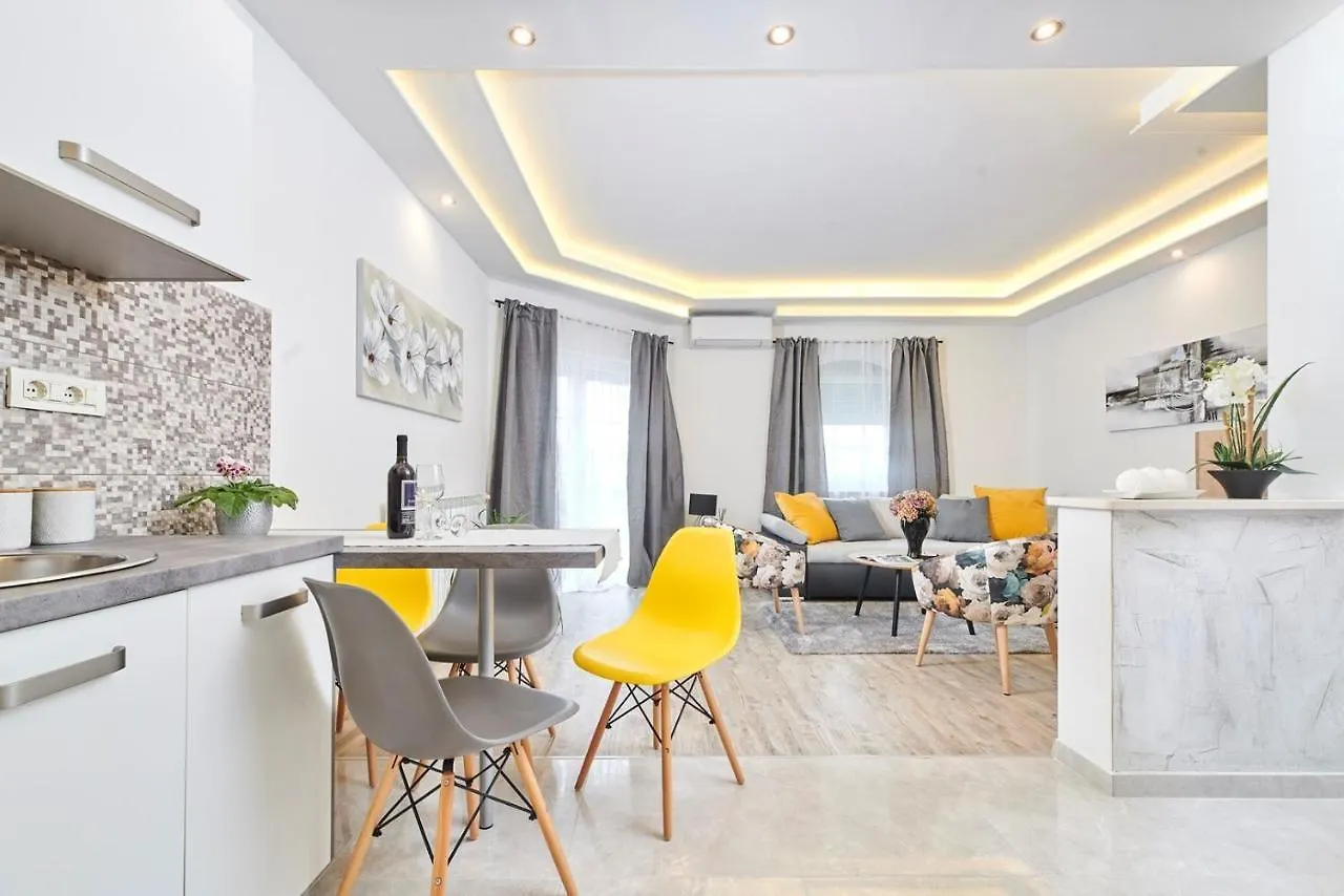 Apartment David With Private Hydro Massage Bath Umag 0*,  Croacia